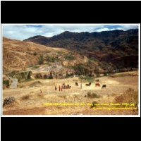 12728 203 Feldarbeit auf dem Weg nach Alausi Ecuador 2006.jpg
